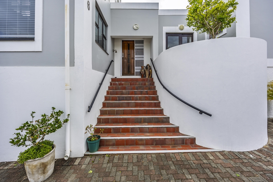 4 Bedroom Property for Sale in Bonza Bay Eastern Cape